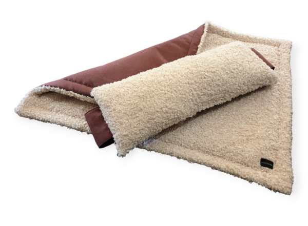 Kuschelige Hundedecke mit Kopfkissen BEERE-BEIGE